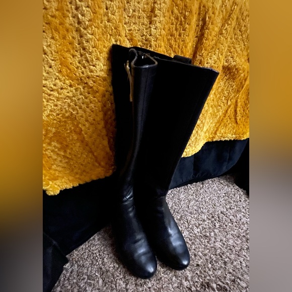 Beautiful Tahari boots - Picture 7 of 7